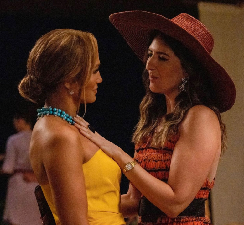 Jennifer Lopez and D'Arcy Carden in "shotgun wedding"