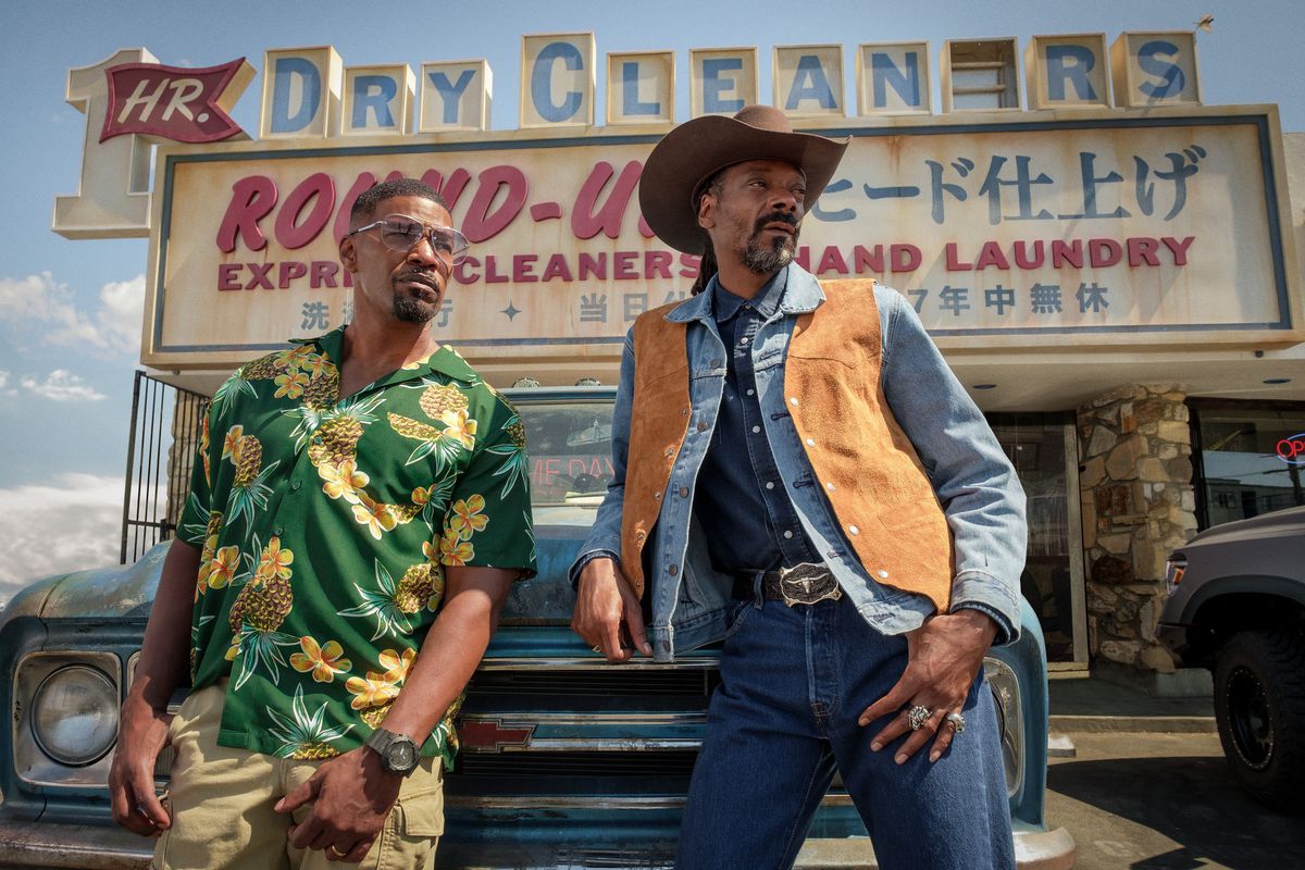 Jamie Foxx as Bud and Snoop Dogg as Big John in Day Shift